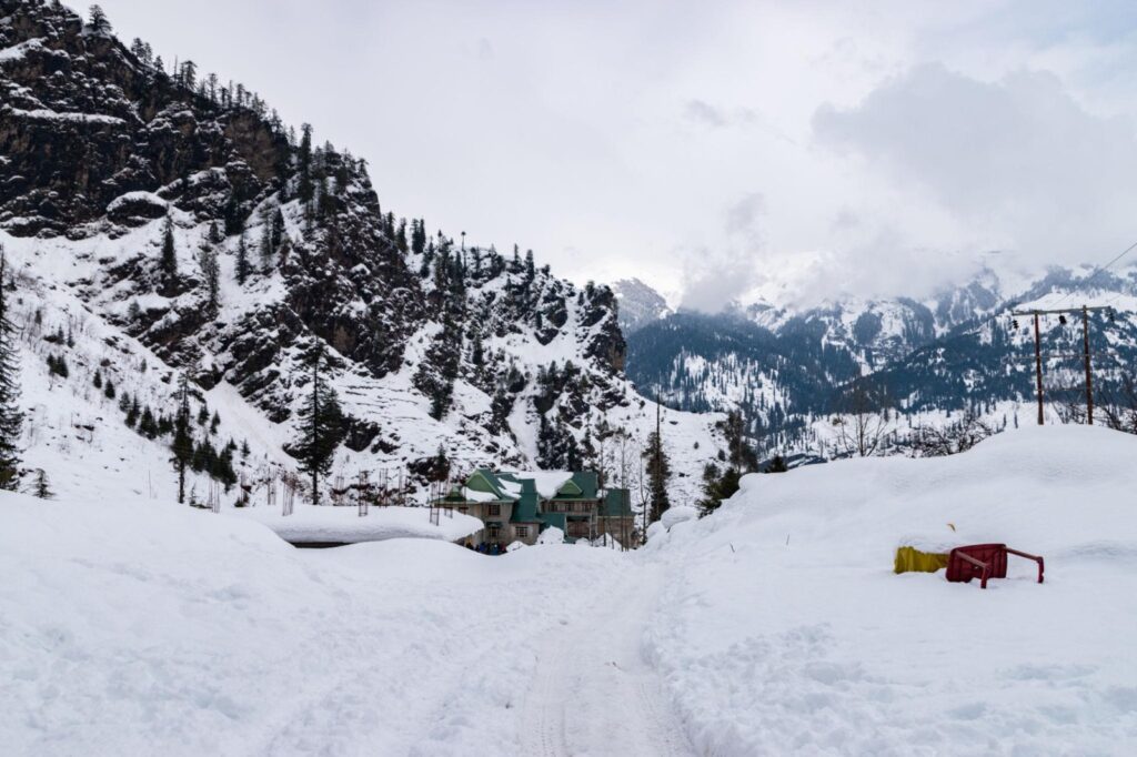 Snow activities in Solang Valley